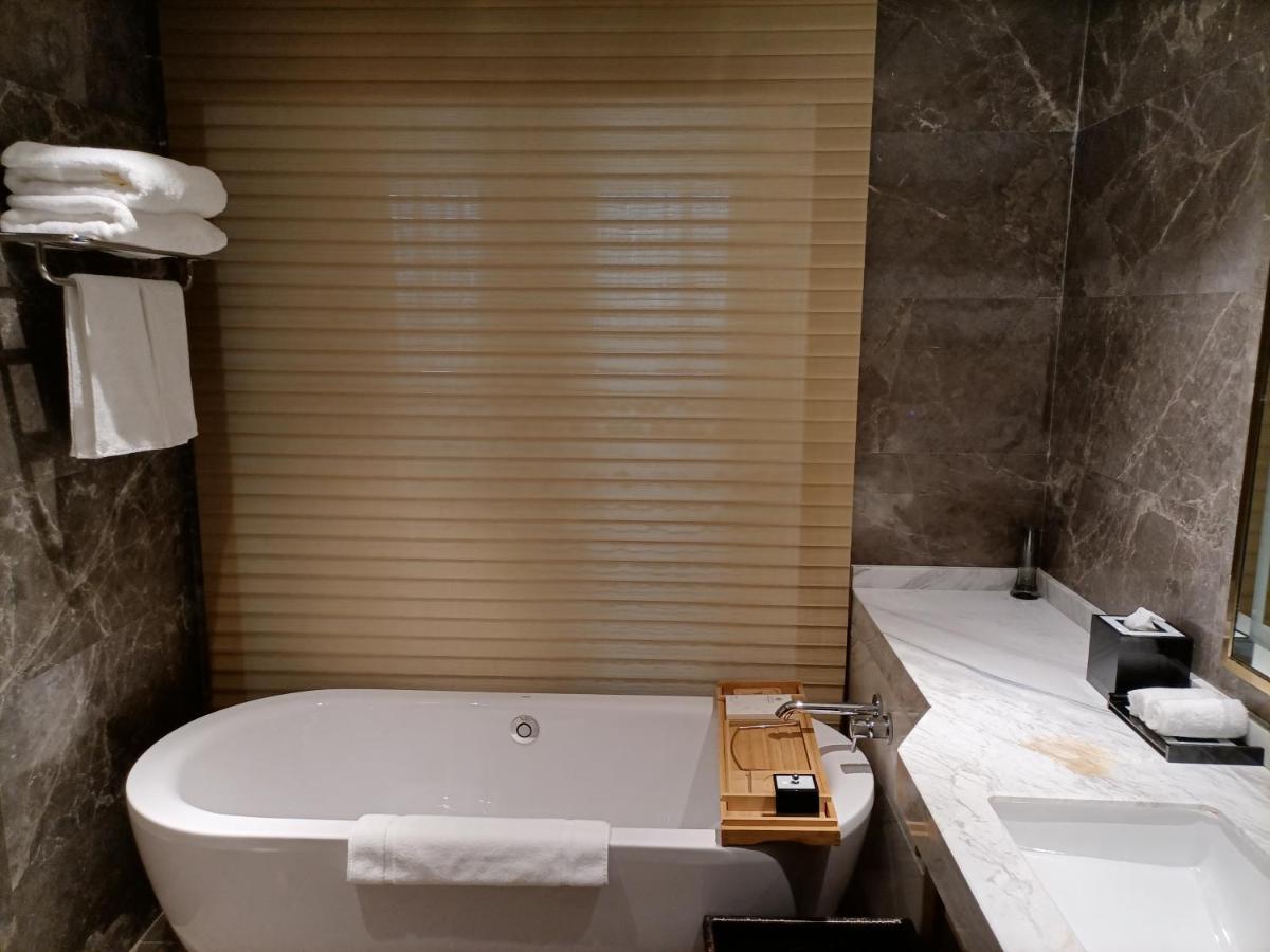 Baoying Jinling Hotel Buitenkant foto
