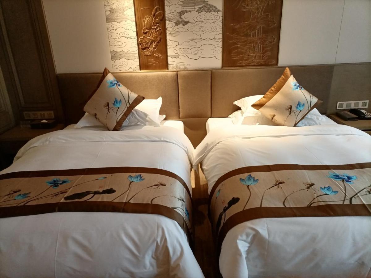 Baoying Jinling Hotel Buitenkant foto