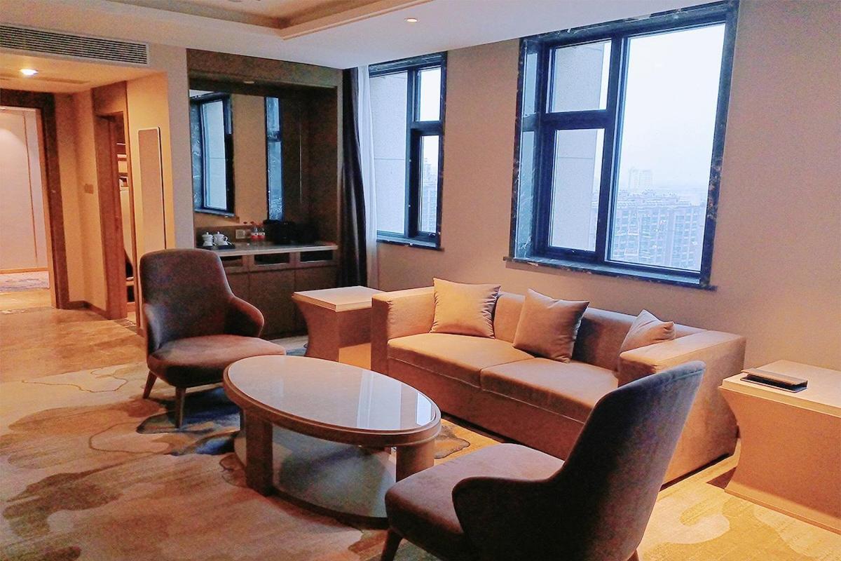 Baoying Jinling Hotel Buitenkant foto